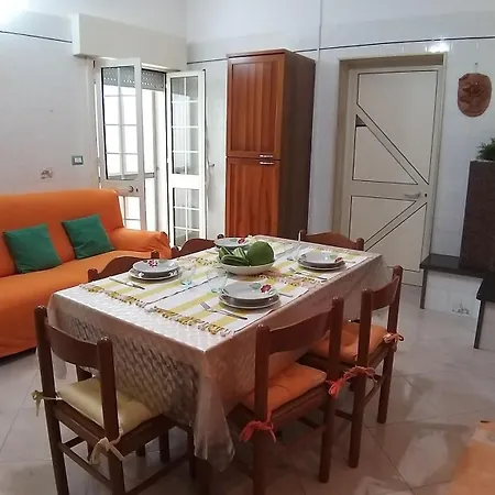Comodo Con 3 Letto Apartment