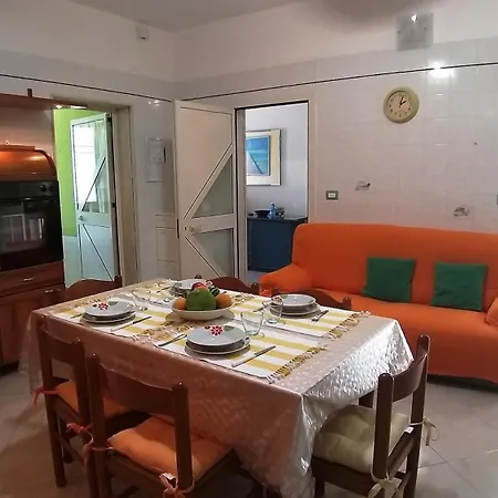 Comodo Con 3 Letto Apartment *